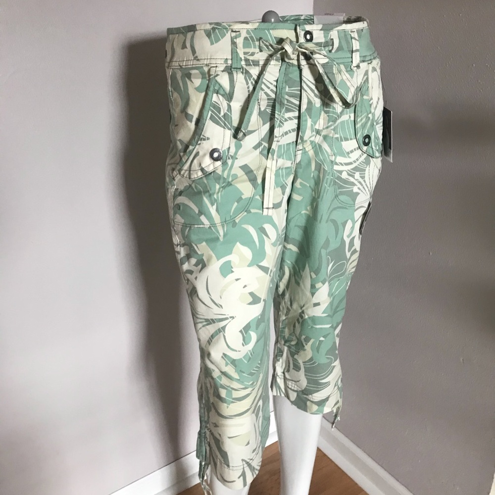 Gloria Vanderbilt Capri Pants